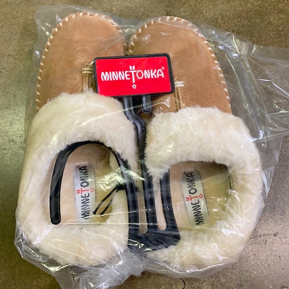 Minnetonka Shoes - NEW Minnetonka Carolina Clog Slippers 7
